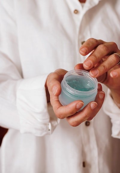 Quels soins cosmétiques pour homme faut-il pour son bien-être ?