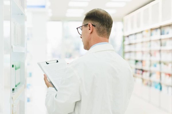 Vitamine B17 : bienfaits, risques et controverses autour de ce composé chimique naturel